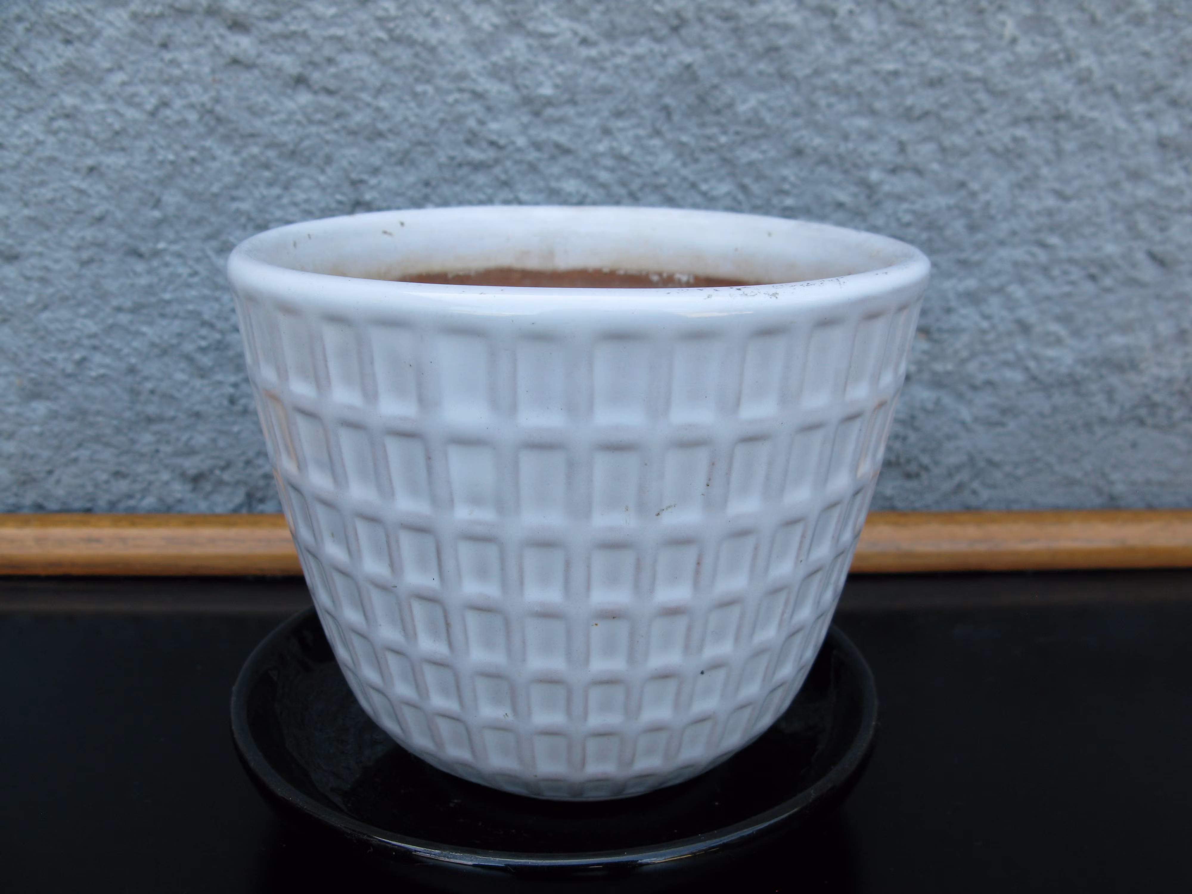 white gunilla flowerpot nr 3 item 4