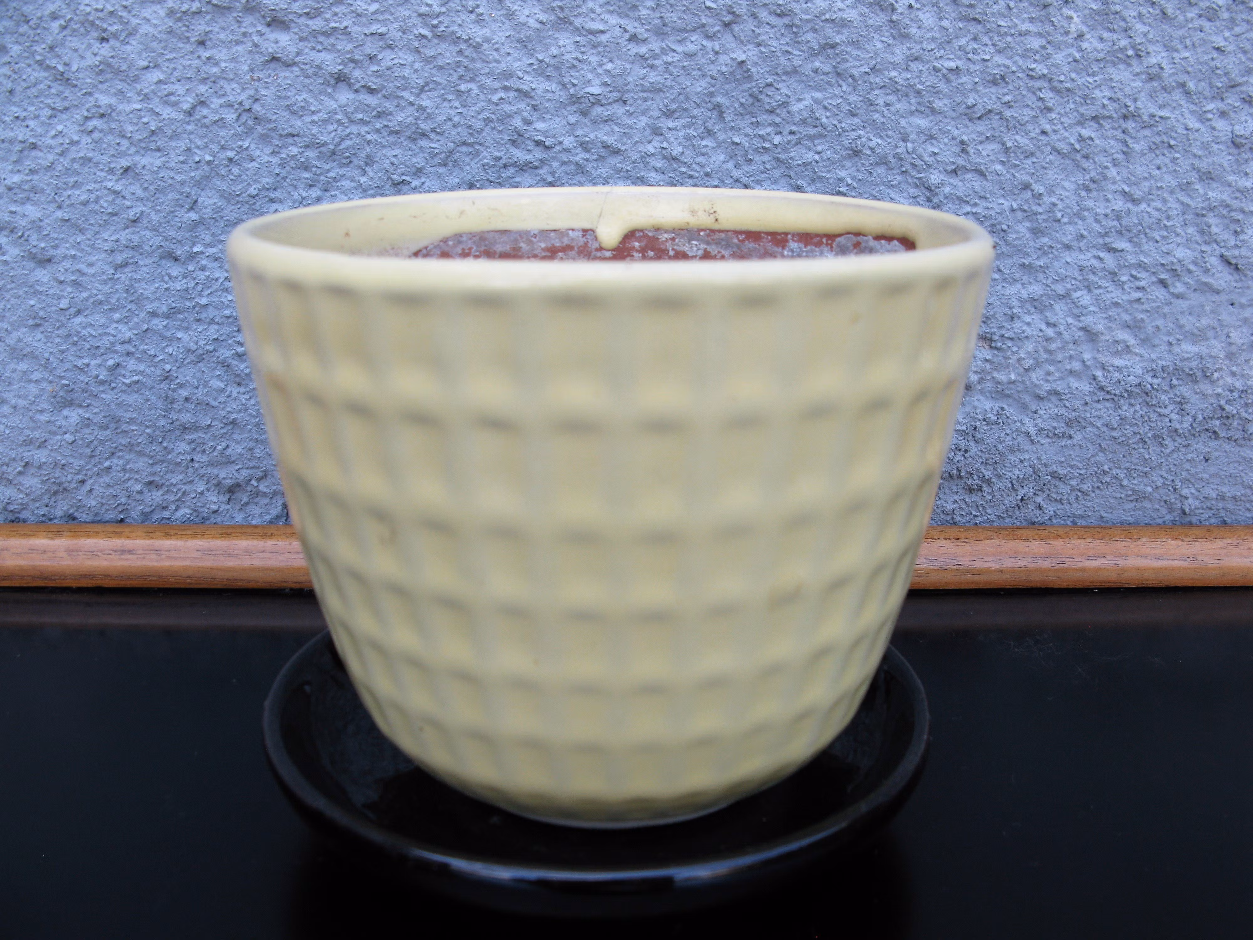 yellow gunilla flowerpot nr3 item 1