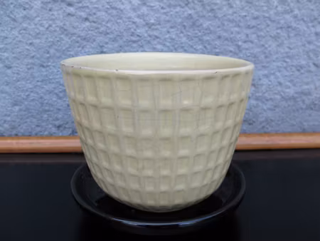 yellow gunilla flowerpot nr 3 item 2