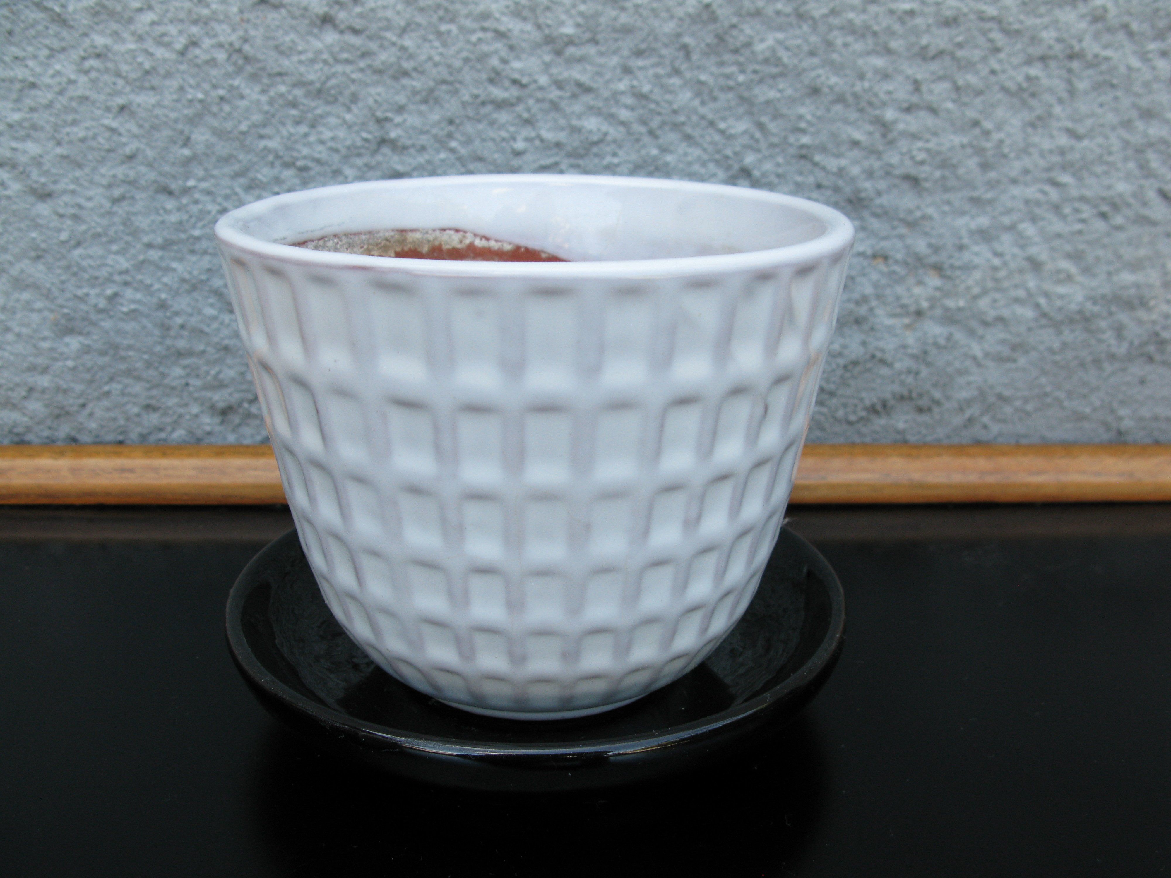 white gunilla flowerpot nr 2 item 1