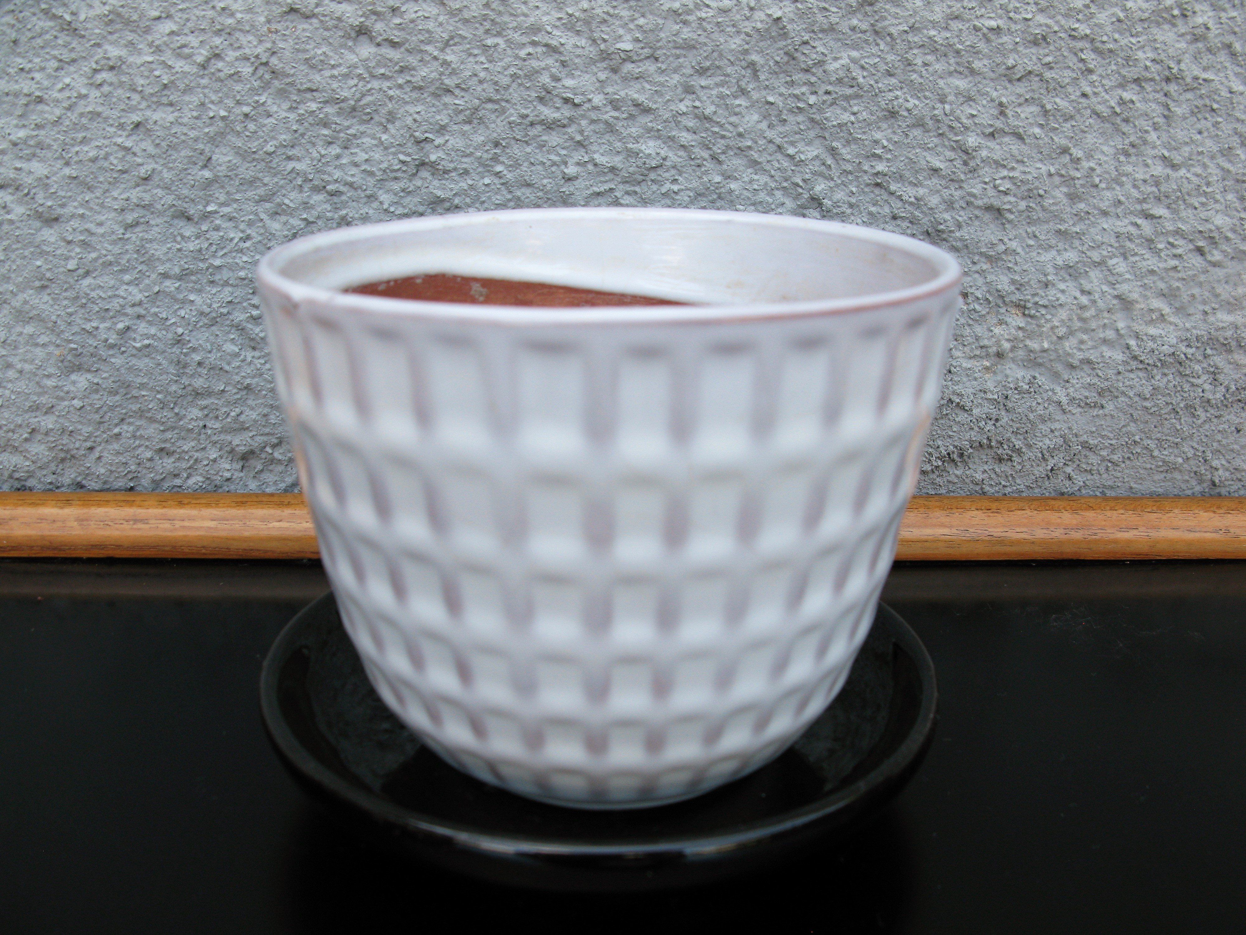 white gunilla flowerpot nr 2 item 3