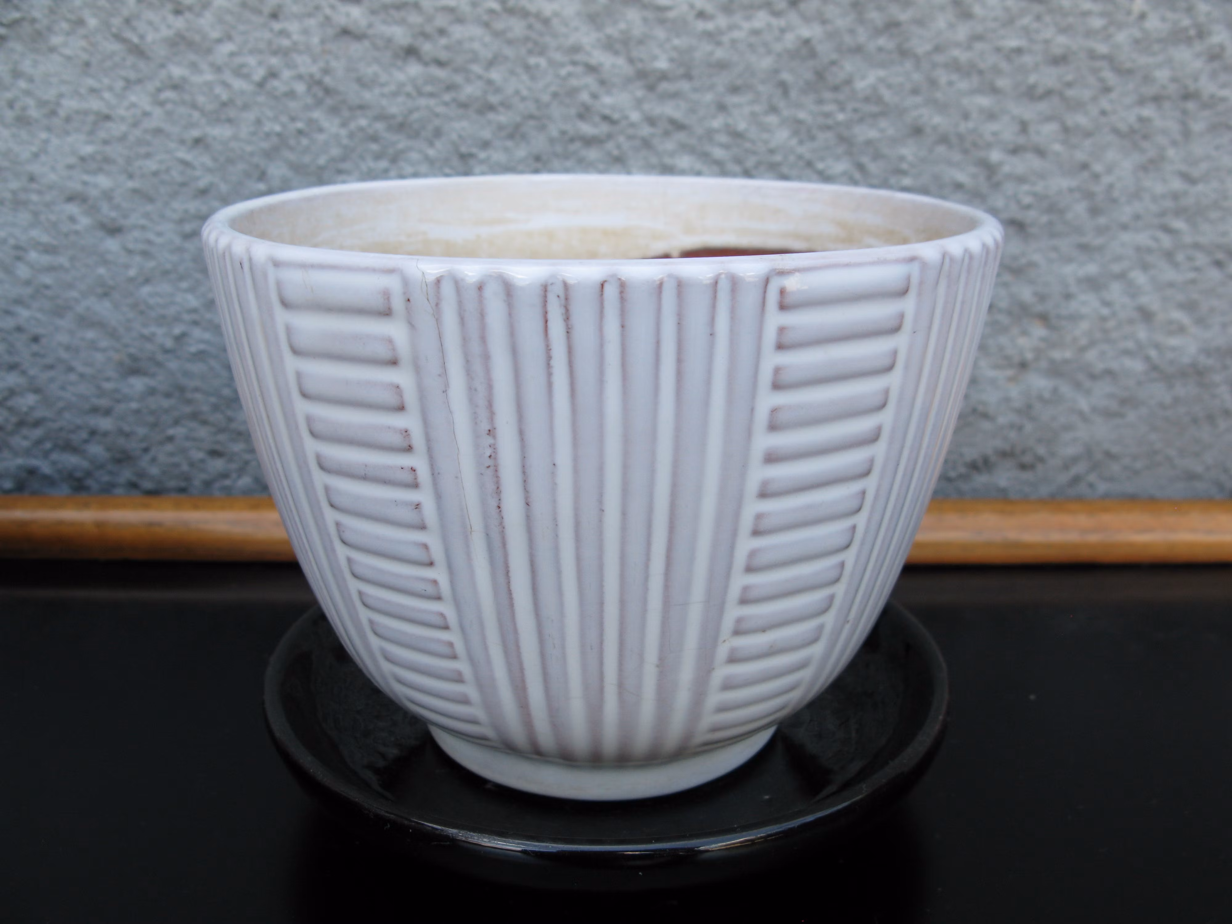 white 50:s flowerpot nr 2 item 2