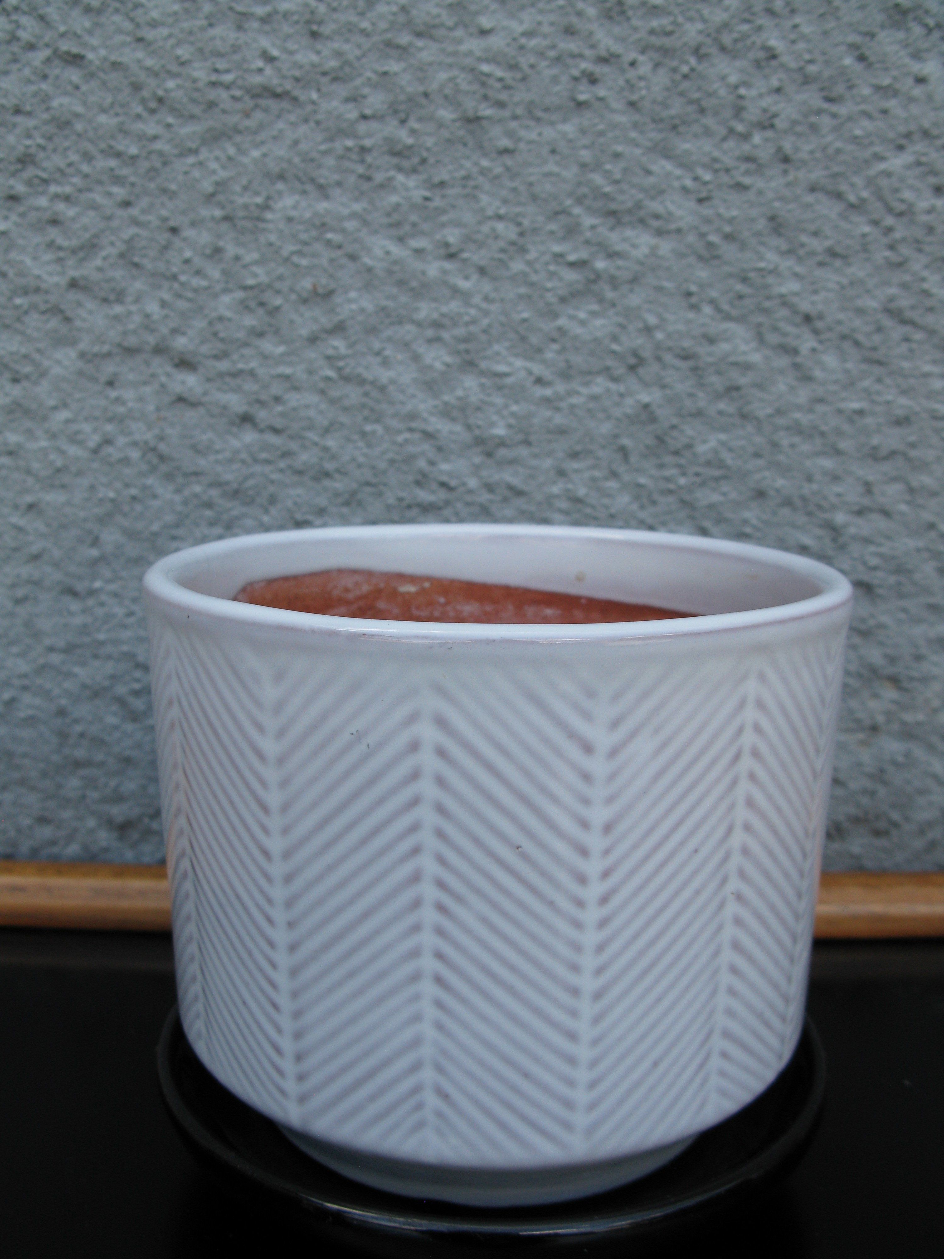 white ga flowerpot nr 3 item 2