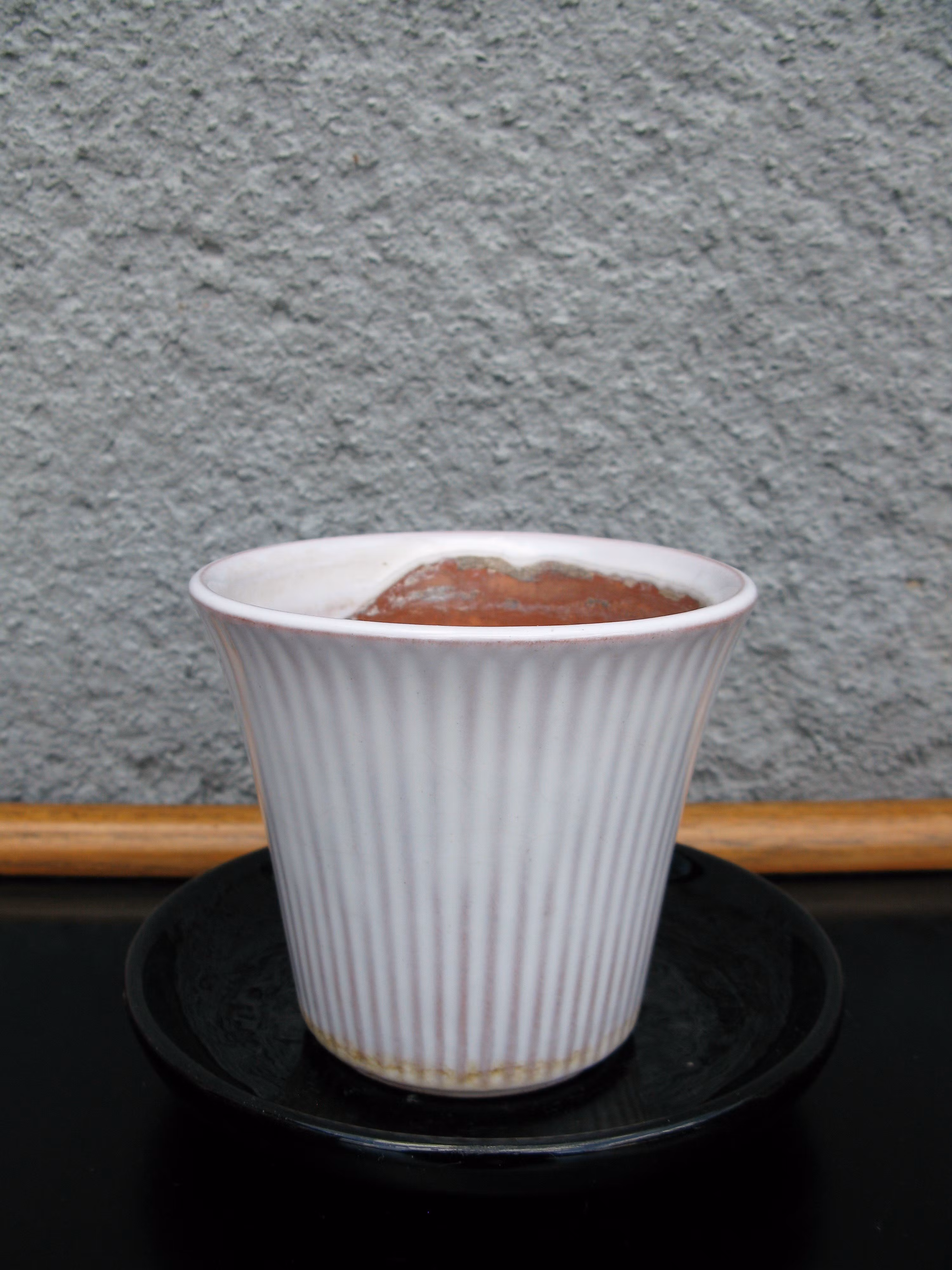 white freja flower pot nr1