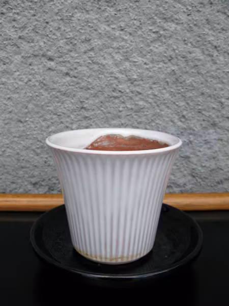 white freja flower pot nr1