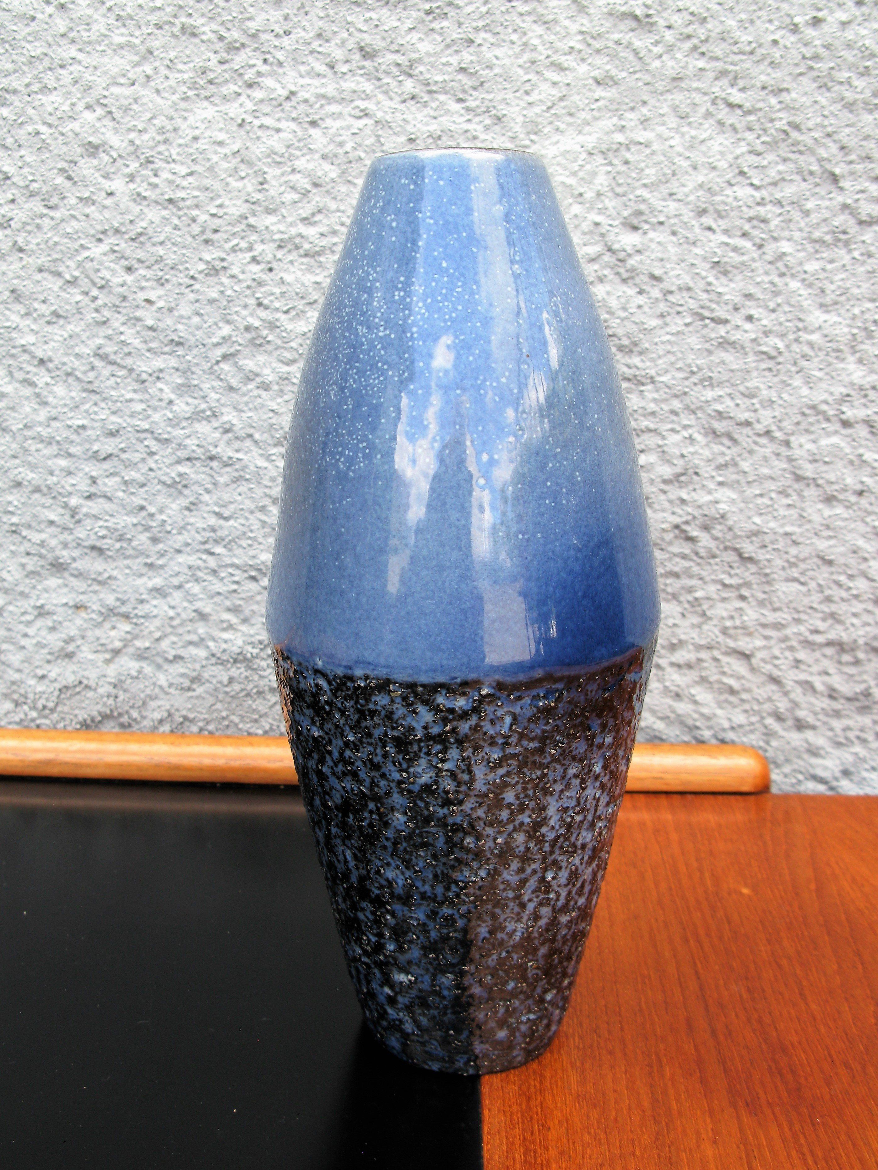 jail vase 2461