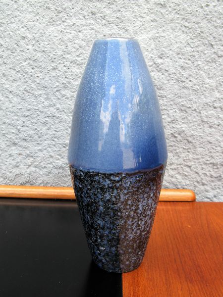 jail vase 2461