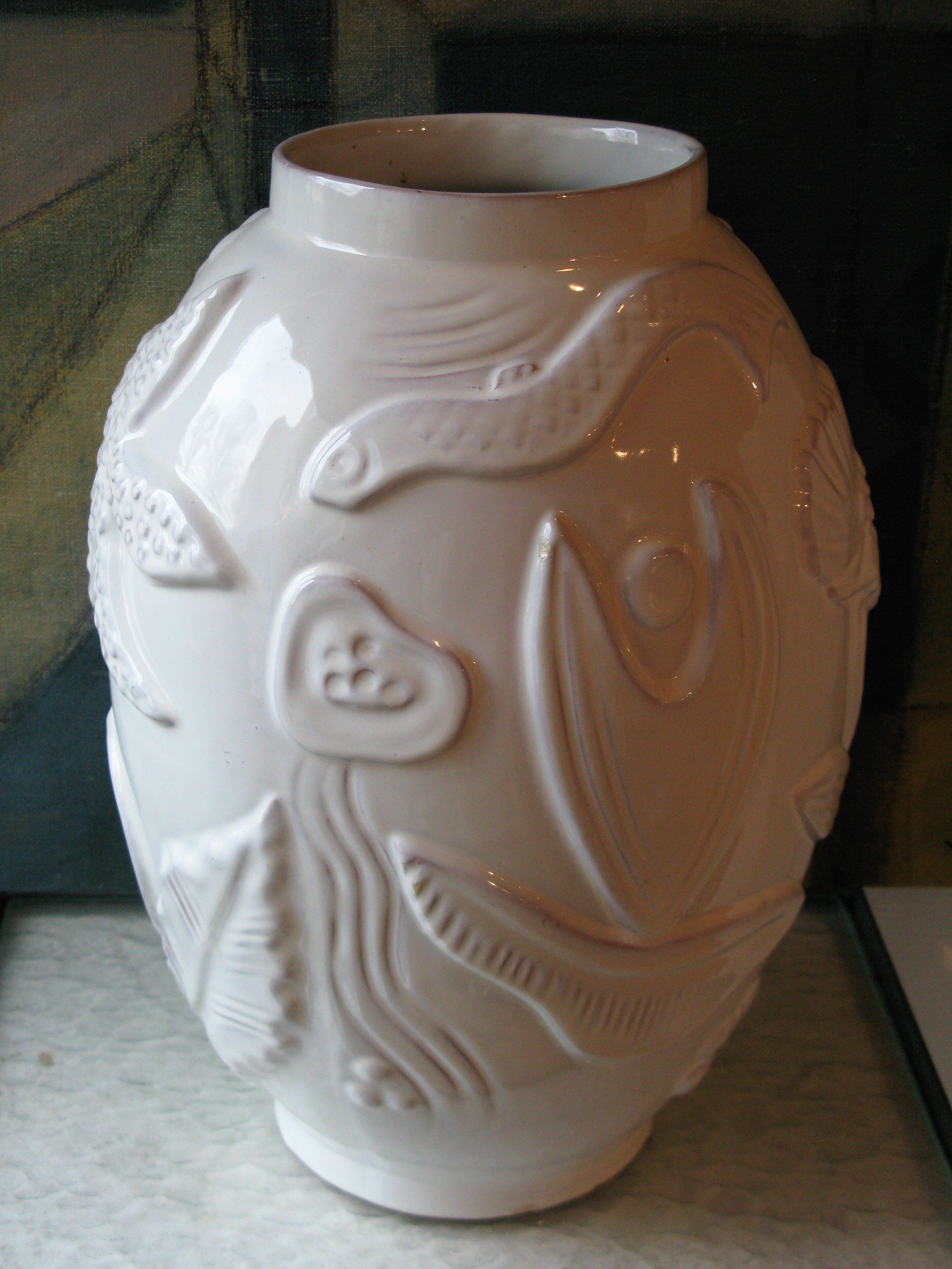 white shiny floor vase 208