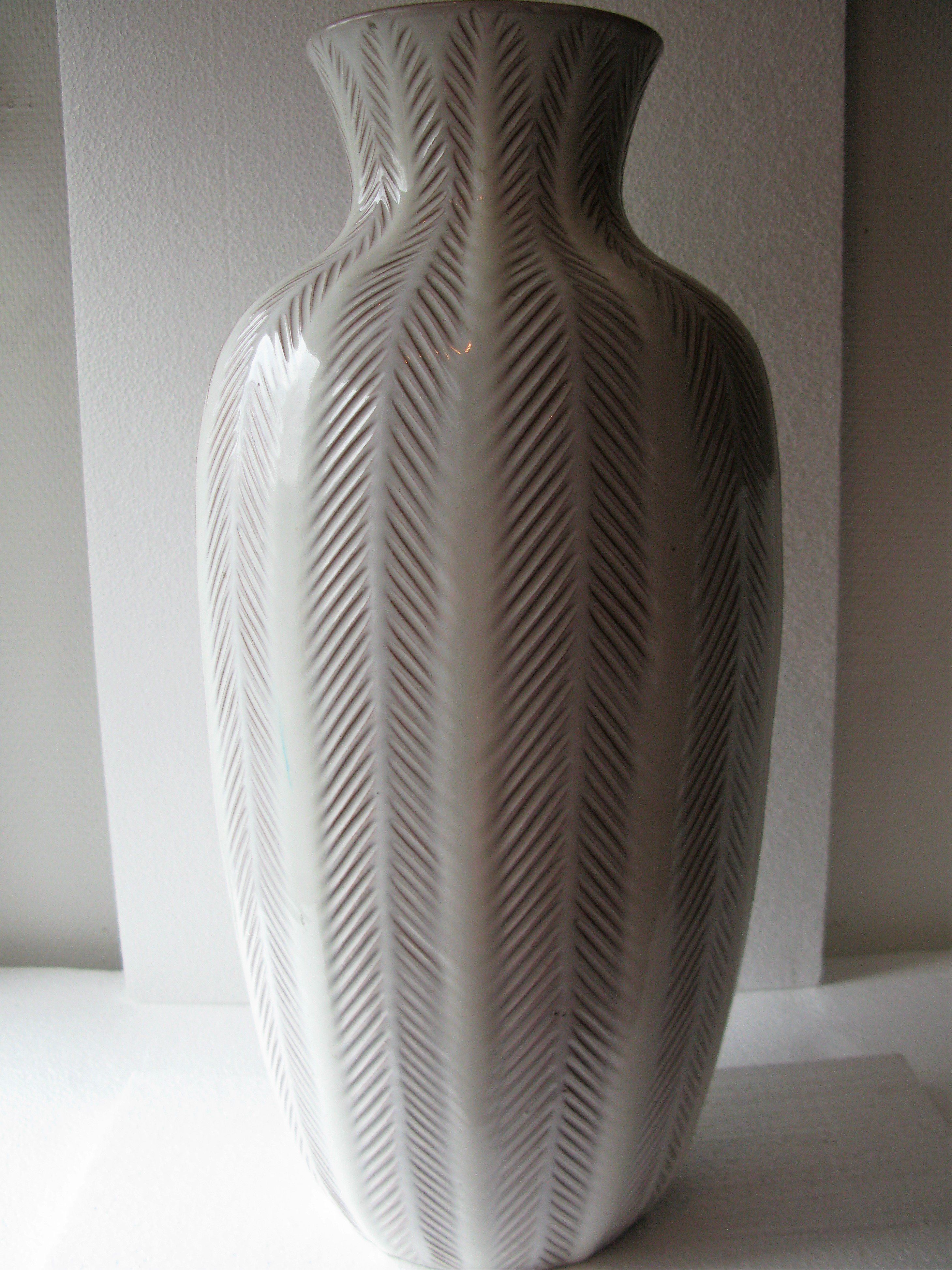white floor vase 24