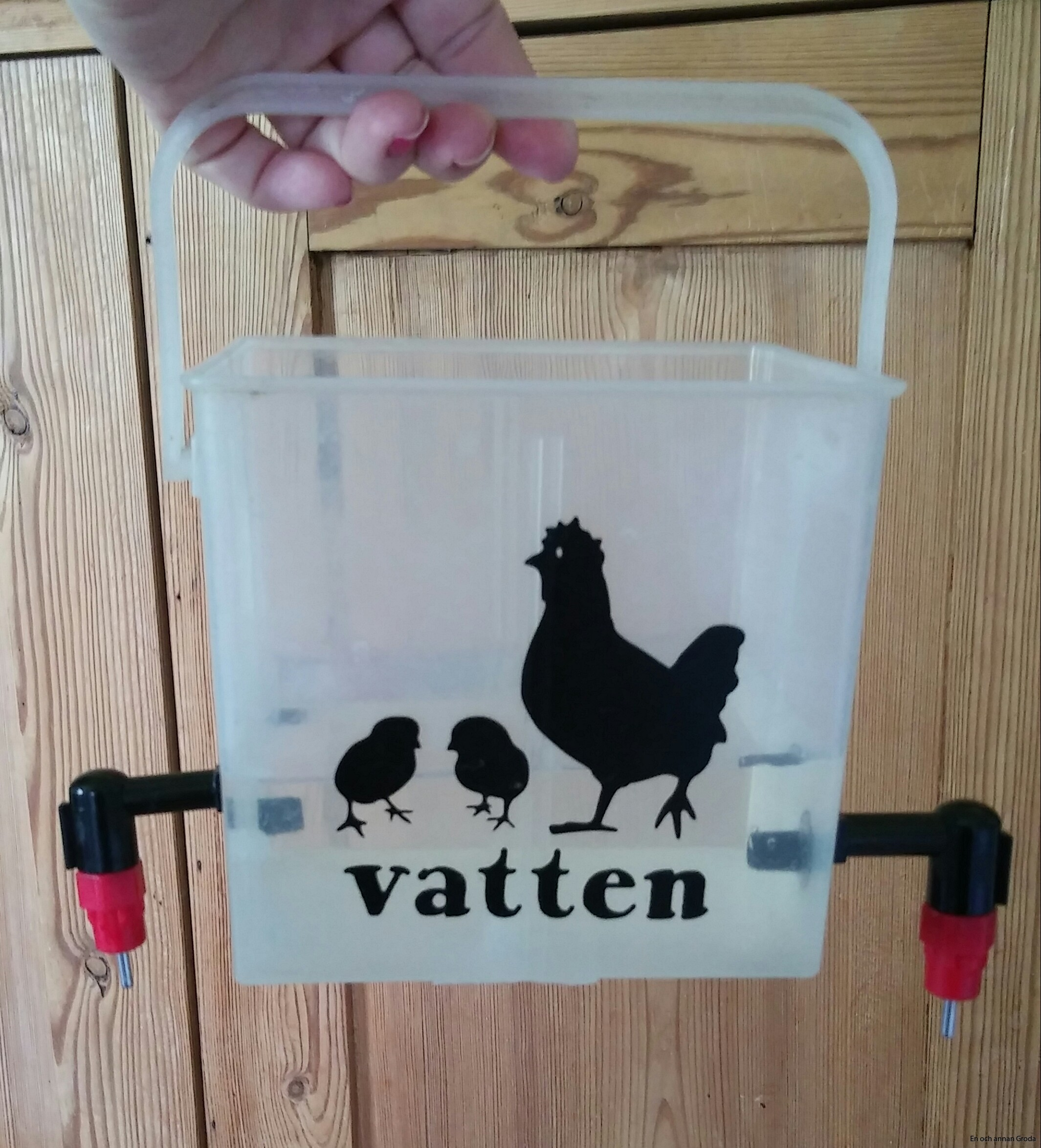 (metall) NIPPEL och svart FÄSTE nippel åt höns, kalkon.