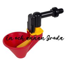 Röd/grön VATTENKOPP med vinkelfäste till höns, kalkon, ankor, vaktel, kanin och bin.