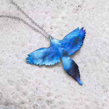 Skata, halssmycke i titan, blå