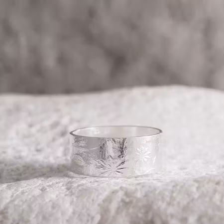 Blommönster, silverring,