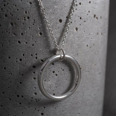 Cirkel, halssmycke i silver