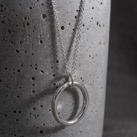 Hamrad Cirkel, halssmycke i silver