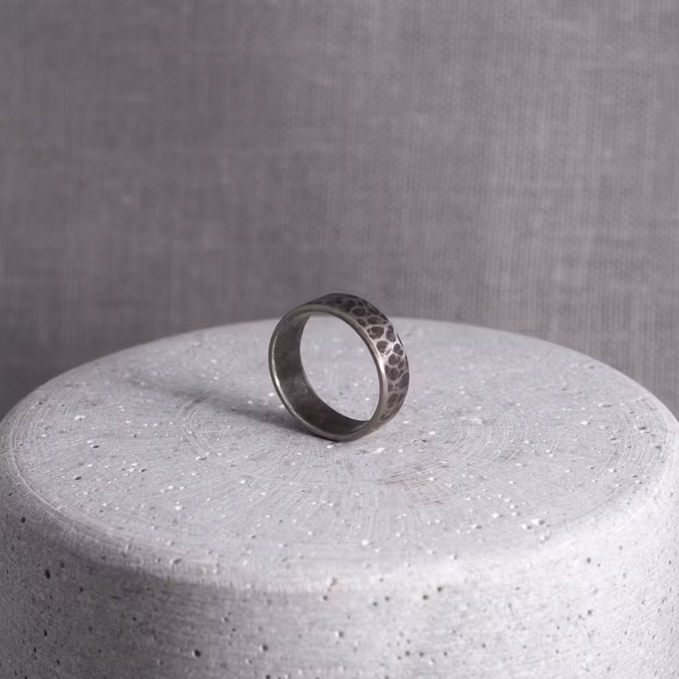 Hamrad ring i titan