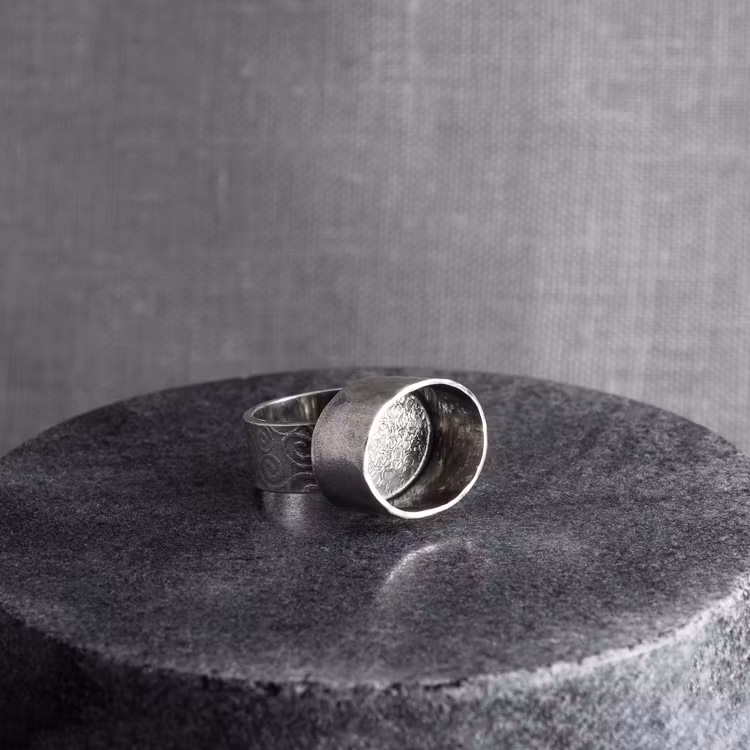 Oval box, oxiderad silverring
