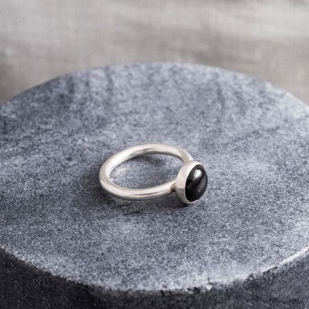Silverring, infattad sten, svart onyx