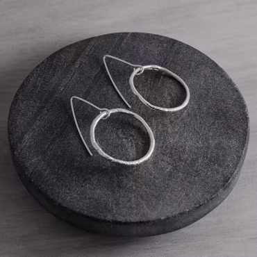 Cirkel, örhängen, smält silver