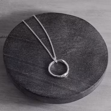 Cirkel 20 mm, halssmycke, smält silver