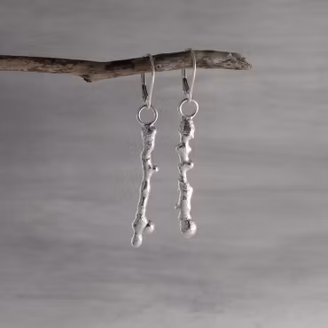 Örhänge med brisyr, smält silver