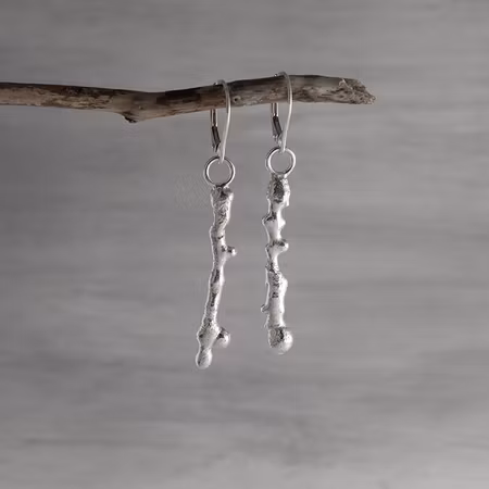 Örhänge med brisyr, smält silver