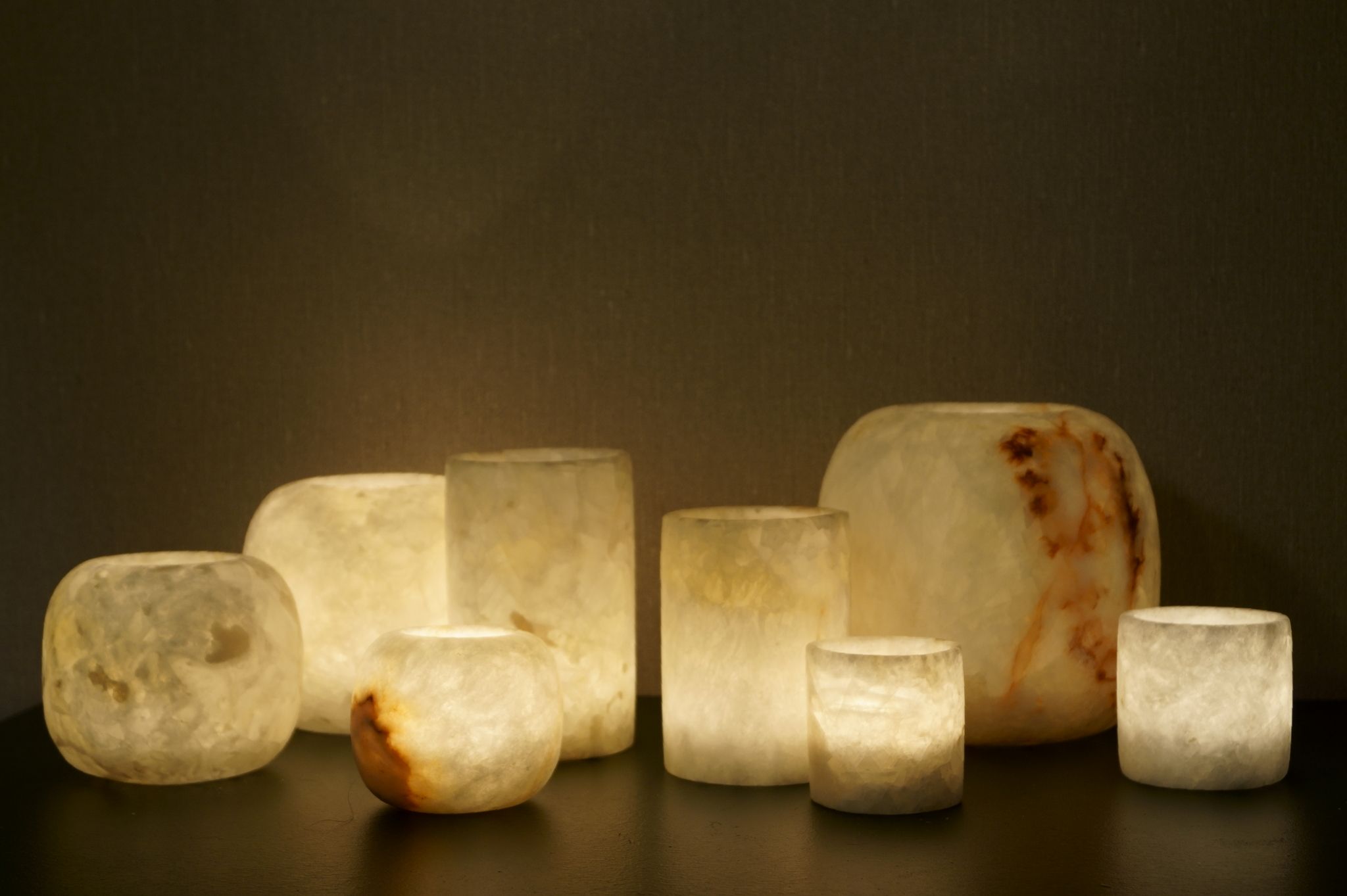 Ljuslykta alabaster helvit 8 cm