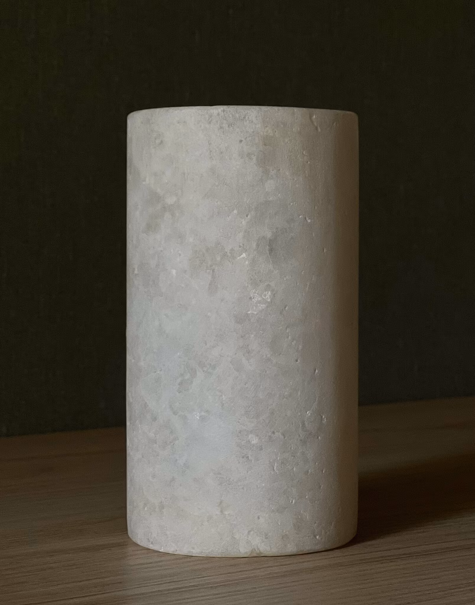 Ljuslykta alabaster 14.5 cm - helvit extra matt