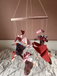 Babymobil av origami: fjärilar