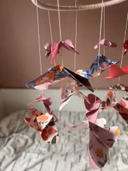Babymobil av origami: fjärilar