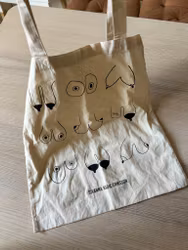 Tittar, naturvit tygpåse (ord. pris 225 kr)