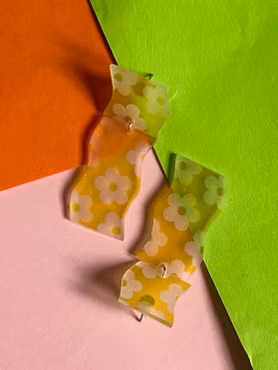 Gula blommiga örhängen