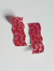 Rosa grafiska örhängen