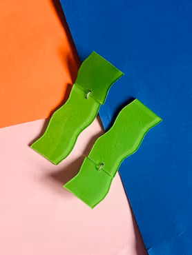 Utförsäljning: Blanka ljusgröna örhängen