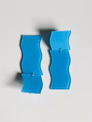 Blå blanka örhängen