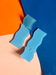 Blå blanka örhängen