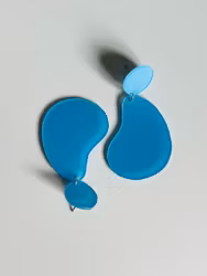 Blå blanka örhängen