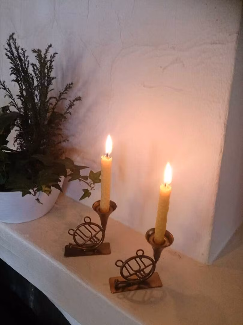 Små gjutna julgransljus brinntid ca 1 timme