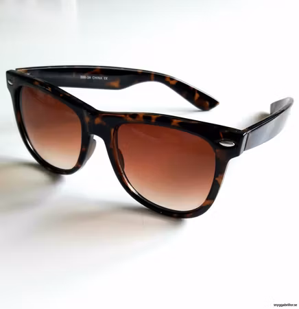 Solglasögon Solis , finns i 2 färger