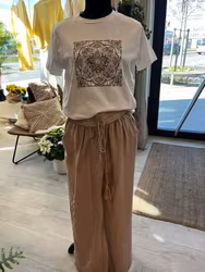 Jessie set med t-shirt och byxor