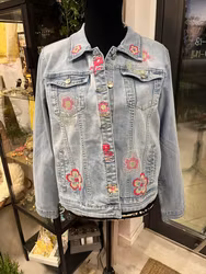 Blommig jeansjacka