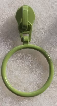 Färgad kläpp: Ring