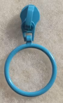 Färgad kläpp: Ring