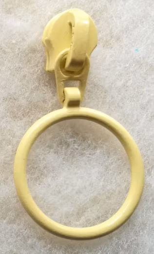 Färgad kläpp: Ring