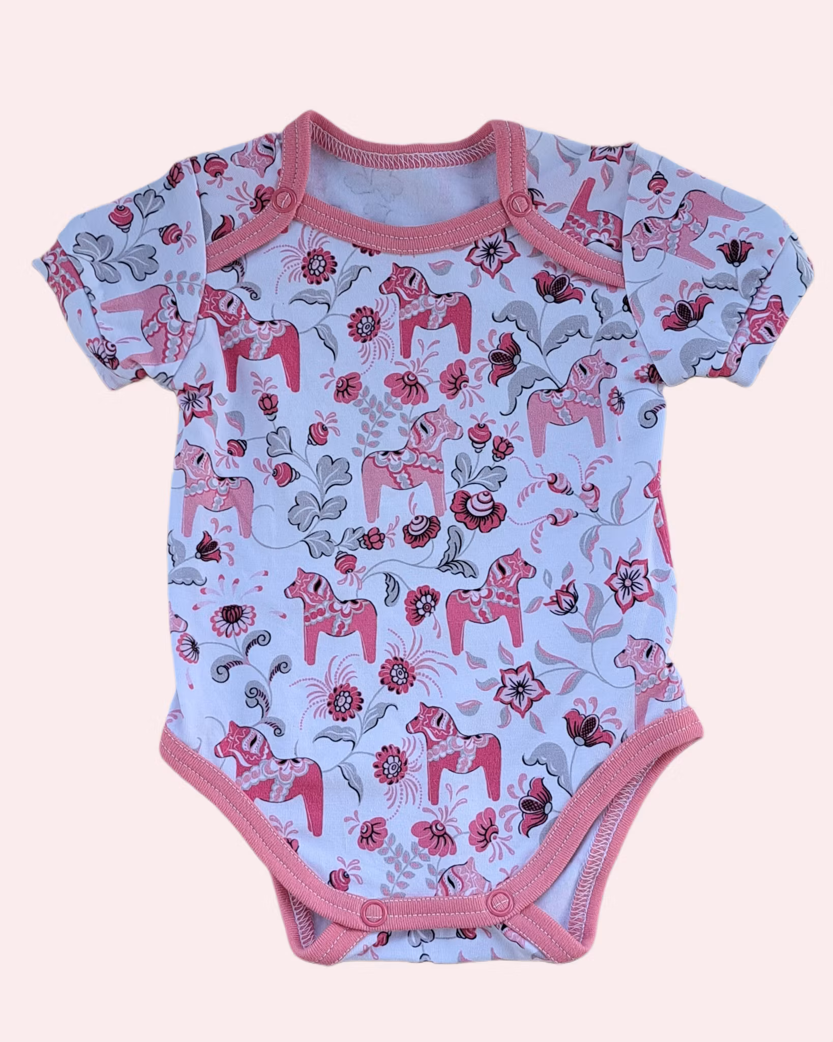 Body med dalahästar