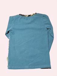 Långärmad tröja med dinosurier