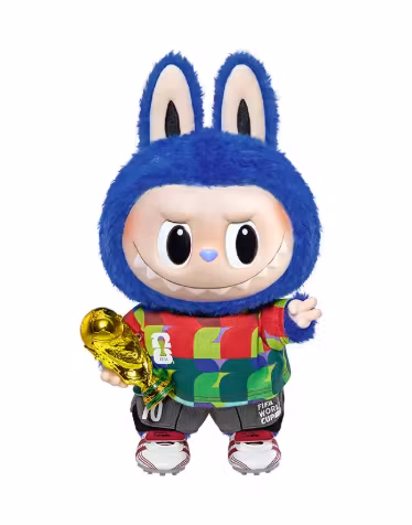 Labubu THE MONSTERS × FIFA Catch the Win vinyl plush figur, ca. 38 cm høy samlefigur med fotballinspirert design