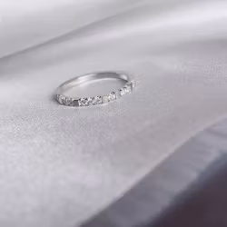"Mrs Space" ring med (tot 0.14ct) TW/VS diamanter