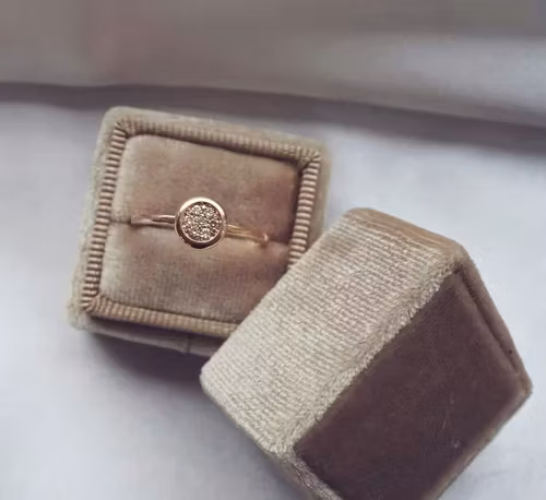 "Milkyway" ring, välj ädelstenar