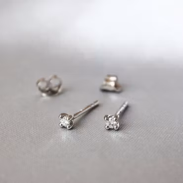 "Stardust" earstuds in gold, choose gemstone